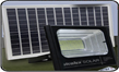 PROYECTOR SOLAR INALAMBRICO 180W LED RECARGABLE C/BATERIA DE LITIO INCORPORADA, APTO INTEMPERIE IP67, ENCENDIDO AUTOMATICO / MANUAL / TEMPORIZADO 3, 5 u 8 HORAS - CONTROL REMOTO INCLUIDO - PANEL SOLAR 6V - 25W
